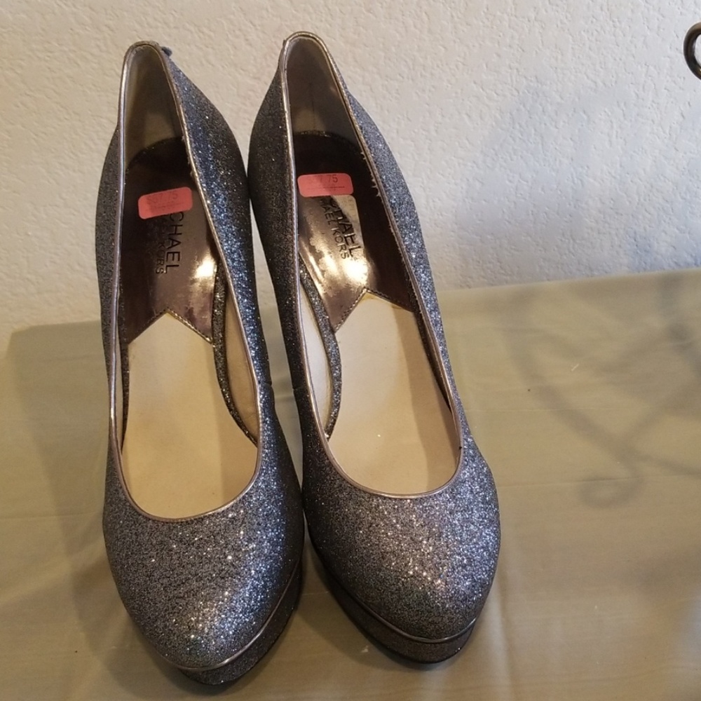 Michael Kors pumps size 10, silver